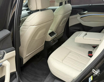 Чорний Ауді Q8 Sportback e-tron, об'ємом двигуна 0 л та пробігом 62 тис. км за 58000 $, фото 67 на Automoto.ua