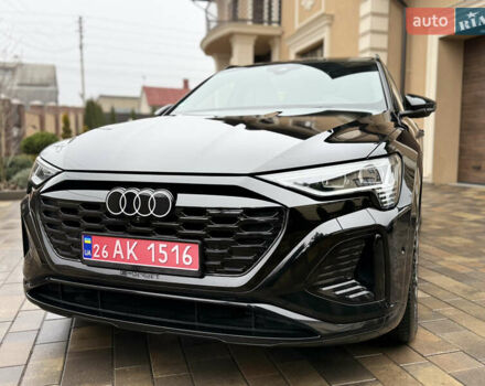 Чорний Ауді Q8 Sportback e-tron, об'ємом двигуна 0 л та пробігом 62 тис. км за 58000 $, фото 2 на Automoto.ua