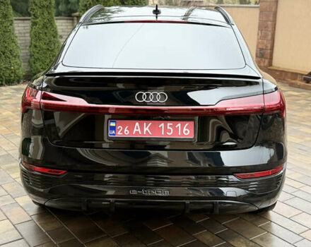 Чорний Ауді Q8 Sportback e-tron, об'ємом двигуна 0 л та пробігом 62 тис. км за 58000 $, фото 18 на Automoto.ua