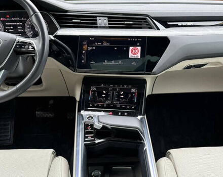 Чорний Ауді Q8 Sportback e-tron, об'ємом двигуна 0 л та пробігом 62 тис. км за 58000 $, фото 77 на Automoto.ua