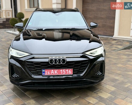 Чорний Ауді Q8 Sportback e-tron, об'ємом двигуна 0 л та пробігом 62 тис. км за 58000 $, фото 43 на Automoto.ua