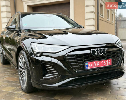 Чорний Ауді Q8 Sportback e-tron, об'ємом двигуна 0 л та пробігом 62 тис. км за 58000 $, фото 6 на Automoto.ua
