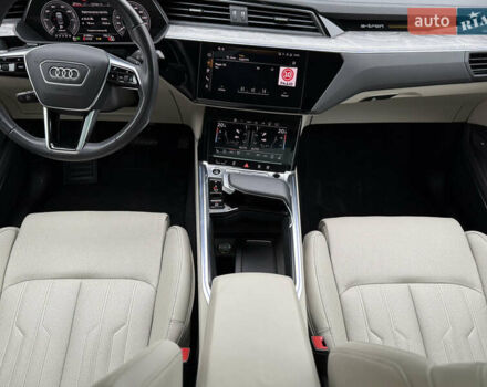 Чорний Ауді Q8 Sportback e-tron, об'ємом двигуна 0 л та пробігом 62 тис. км за 58000 $, фото 78 на Automoto.ua