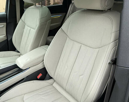 Чорний Ауді Q8 Sportback e-tron, об'ємом двигуна 0 л та пробігом 62 тис. км за 58000 $, фото 62 на Automoto.ua