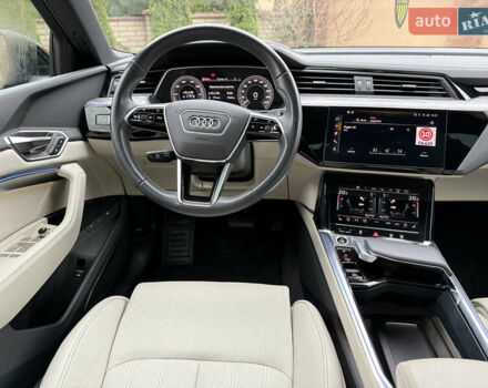 Чорний Ауді Q8 Sportback e-tron, об'ємом двигуна 0 л та пробігом 62 тис. км за 58000 $, фото 110 на Automoto.ua