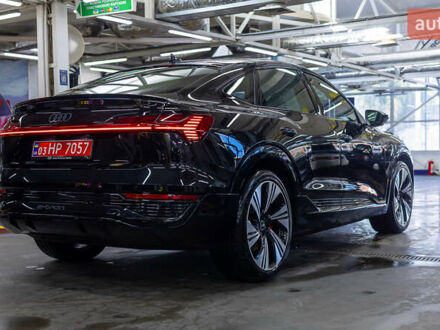 Черный Ауди Q8 Sportback e-tron, объемом двигателя 0 л и пробегом 24 тыс. км за 69800 $, фото 1 на Automoto.ua