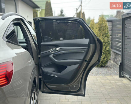 Коричневый Ауди Q8 Sportback e-tron, объемом двигателя 0 л и пробегом 43 тыс. км за 58499 $, фото 82 на Automoto.ua