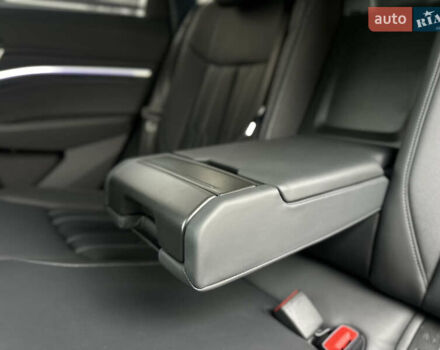 Коричневый Ауди Q8 Sportback e-tron, объемом двигателя 0 л и пробегом 43 тыс. км за 58499 $, фото 79 на Automoto.ua