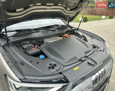 Коричневый Ауди Q8 Sportback e-tron, объемом двигателя 0 л и пробегом 43 тыс. км за 58499 $, фото 101 на Automoto.ua