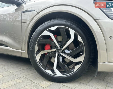 Коричневый Ауди Q8 Sportback e-tron, объемом двигателя 0 л и пробегом 43 тыс. км за 58499 $, фото 5 на Automoto.ua