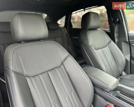 Коричневый Ауди Q8 Sportback e-tron, объемом двигателя 0 л и пробегом 43 тыс. км за 58499 $, фото 92 на Automoto.ua