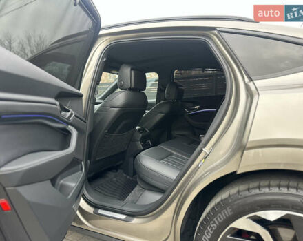 Коричневый Ауди Q8 Sportback e-tron, объемом двигателя 0 л и пробегом 43 тыс. км за 58499 $, фото 76 на Automoto.ua