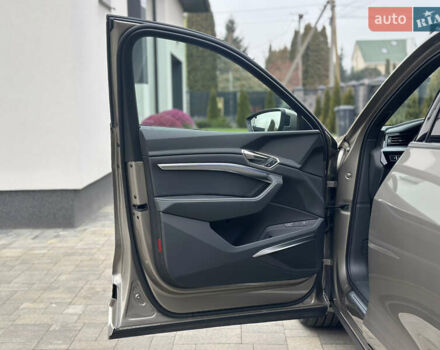 Коричневый Ауди Q8 Sportback e-tron, объемом двигателя 0 л и пробегом 43 тыс. км за 58499 $, фото 42 на Automoto.ua