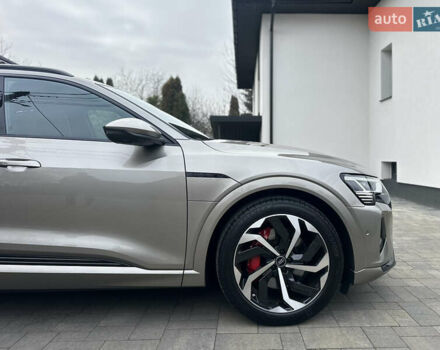 Коричневый Ауди Q8 Sportback e-tron, объемом двигателя 0 л и пробегом 43 тыс. км за 58499 $, фото 2 на Automoto.ua