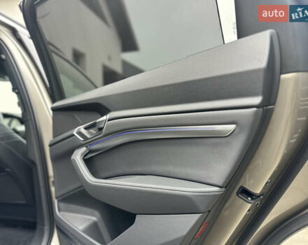Коричневый Ауди Q8 Sportback e-tron, объемом двигателя 0 л и пробегом 43 тыс. км за 58499 $, фото 83 на Automoto.ua