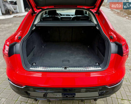 Червоний Ауді Q8 Sportback e-tron, об'ємом двигуна 0 л та пробігом 55 тис. км за 54500 $, фото 29 на Automoto.ua