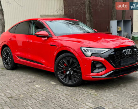 Червоний Ауді Q8 Sportback e-tron, об'ємом двигуна 0 л та пробігом 55 тис. км за 54500 $, фото 11 на Automoto.ua