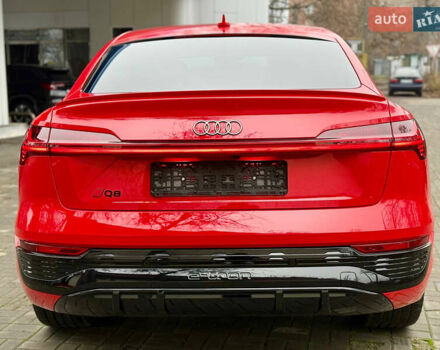 Червоний Ауді Q8 Sportback e-tron, об'ємом двигуна 0 л та пробігом 55 тис. км за 54500 $, фото 18 на Automoto.ua