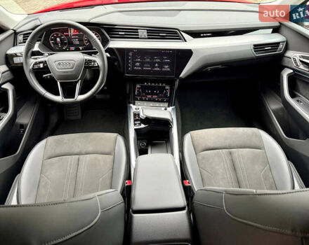 Червоний Ауді Q8 Sportback e-tron, об'ємом двигуна 0 л та пробігом 55 тис. км за 54500 $, фото 35 на Automoto.ua