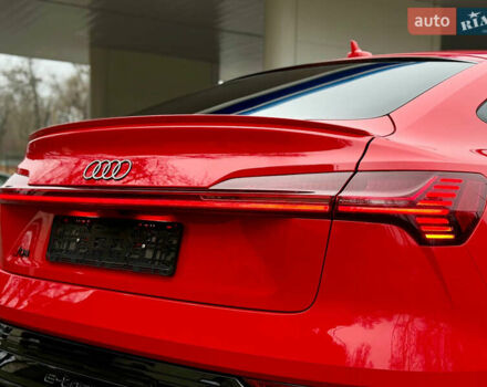 Червоний Ауді Q8 Sportback e-tron, об'ємом двигуна 0 л та пробігом 55 тис. км за 54500 $, фото 50 на Automoto.ua