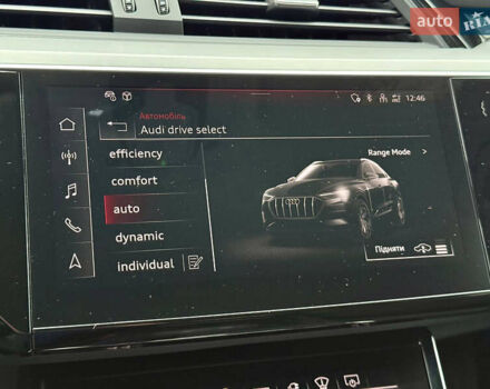 Червоний Ауді Q8 Sportback e-tron, об'ємом двигуна 0 л та пробігом 55 тис. км за 54500 $, фото 56 на Automoto.ua