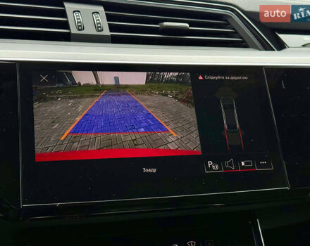 Червоний Ауді Q8 Sportback e-tron, об'ємом двигуна 0 л та пробігом 55 тис. км за 54500 $, фото 57 на Automoto.ua