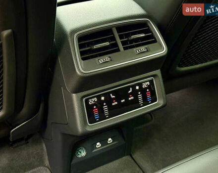 Червоний Ауді Q8 Sportback e-tron, об'ємом двигуна 0 л та пробігом 55 тис. км за 54500 $, фото 40 на Automoto.ua