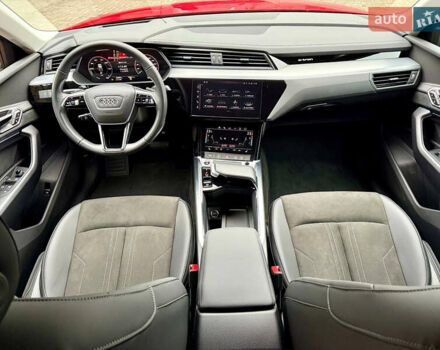 Червоний Ауді Q8 Sportback e-tron, об'ємом двигуна 0 л та пробігом 55 тис. км за 54500 $, фото 36 на Automoto.ua