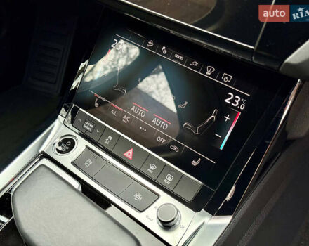 Червоний Ауді Q8 Sportback e-tron, об'ємом двигуна 0 л та пробігом 55 тис. км за 54500 $, фото 44 на Automoto.ua