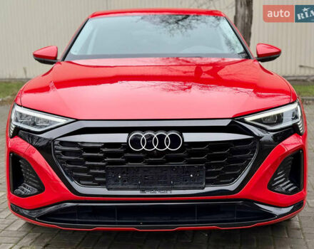 Червоний Ауді Q8 Sportback e-tron, об'ємом двигуна 0 л та пробігом 55 тис. км за 54500 $, фото 17 на Automoto.ua