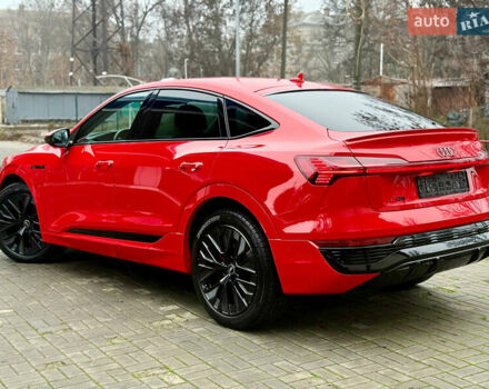 Червоний Ауді Q8 Sportback e-tron, об'ємом двигуна 0 л та пробігом 55 тис. км за 54500 $, фото 15 на Automoto.ua