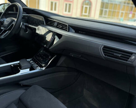 Ауди Q8 Sportback e-tron, объемом двигателя 0 л и пробегом 42 тыс. км за 53500 $, фото 25 на Automoto.ua