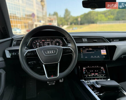 Ауди Q8 Sportback e-tron, объемом двигателя 0 л и пробегом 42 тыс. км за 53500 $, фото 34 на Automoto.ua