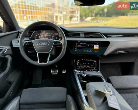 Ауди Q8 Sportback e-tron, объемом двигателя 0 л и пробегом 42 тыс. км за 53500 $, фото 32 на Automoto.ua