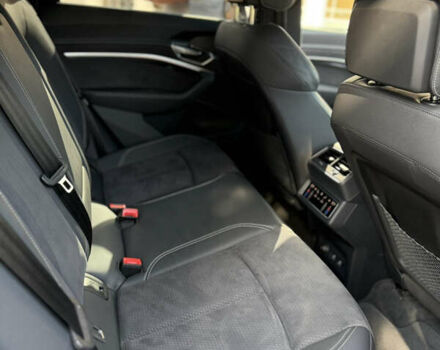 Ауди Q8 Sportback e-tron, объемом двигателя 0 л и пробегом 42 тыс. км за 53500 $, фото 27 на Automoto.ua