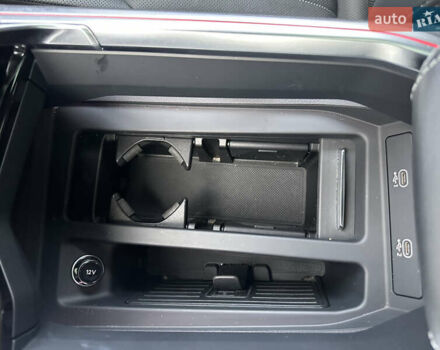 Серый Ауди Q8 Sportback e-tron, объемом двигателя 0 л и пробегом 45 тыс. км за 64900 $, фото 30 на Automoto.ua