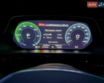 Серый Ауди Q8 Sportback e-tron, объемом двигателя 0 л и пробегом 47 тыс. км за 54000 $, фото 7 на Automoto.ua