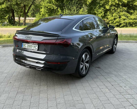 Серый Ауди Q8 Sportback e-tron, объемом двигателя 0 л и пробегом 36 тыс. км за 54000 $, фото 6 на Automoto.ua