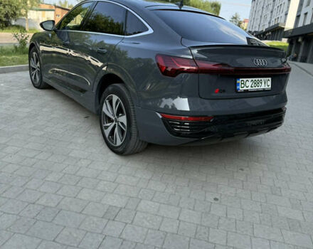 Серый Ауди Q8 Sportback e-tron, объемом двигателя 0 л и пробегом 36 тыс. км за 54000 $, фото 11 на Automoto.ua