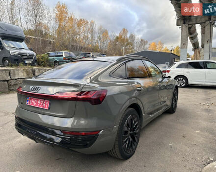 Серый Ауди Q8 Sportback e-tron, объемом двигателя 0 л и пробегом 45 тыс. км за 64900 $, фото 7 на Automoto.ua