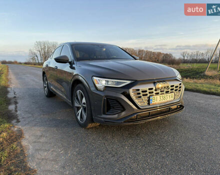 Серый Ауди Q8 Sportback e-tron, объемом двигателя 0 л и пробегом 47 тыс. км за 54000 $, фото 2 на Automoto.ua