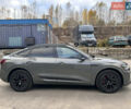 Серый Ауди Q8 Sportback e-tron, объемом двигателя 0 л и пробегом 45 тыс. км за 64900 $, фото 5 на Automoto.ua