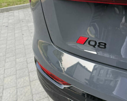 Серый Ауди Q8 Sportback e-tron, объемом двигателя 0 л и пробегом 36 тыс. км за 54000 $, фото 8 на Automoto.ua