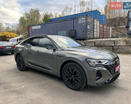 Серый Ауди Q8 Sportback e-tron, объемом двигателя 0 л и пробегом 45 тыс. км за 64900 $, фото 4 на Automoto.ua