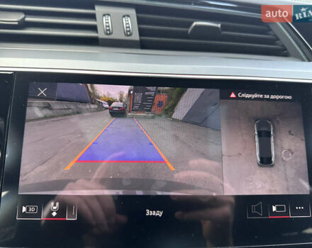 Серый Ауди Q8 Sportback e-tron, объемом двигателя 0 л и пробегом 45 тыс. км за 64900 $, фото 26 на Automoto.ua