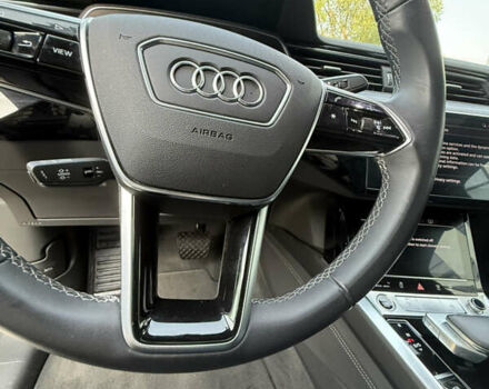 Серый Ауди Q8 Sportback e-tron, объемом двигателя 0 л и пробегом 36 тыс. км за 54000 $, фото 13 на Automoto.ua