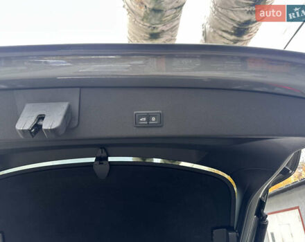 Серый Ауди Q8 Sportback e-tron, объемом двигателя 0 л и пробегом 45 тыс. км за 64900 $, фото 18 на Automoto.ua