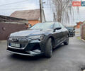 Сірий Ауді Q8 Sportback e-tron, об'ємом двигуна 0 л та пробігом 26 тис. км за 59000 $, фото 2 на Automoto.ua