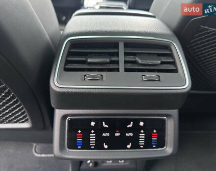 Серый Ауди Q8 Sportback e-tron, объемом двигателя 0 л и пробегом 45 тыс. км за 64900 $, фото 19 на Automoto.ua