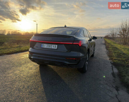 Серый Ауди Q8 Sportback e-tron, объемом двигателя 0 л и пробегом 47 тыс. км за 54000 $, фото 4 на Automoto.ua